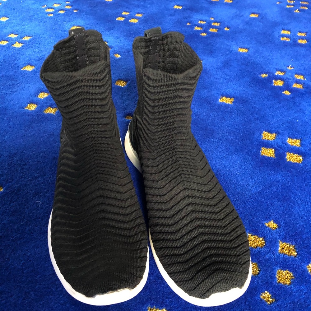 APL men sneakers size 8, like new